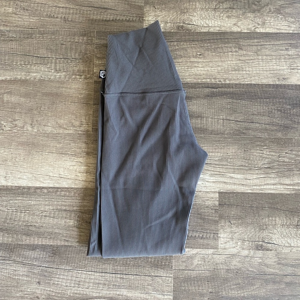 Gray Women’s Born Primitive Limitless Leggings
